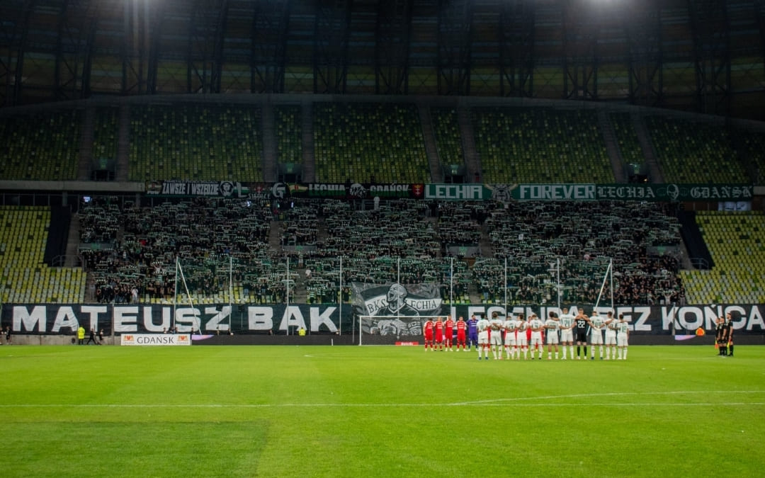 Kibice Lechii Gdańsk na trybunach Polsat Plus Areny podczas meczu z Pogonią Siedlce