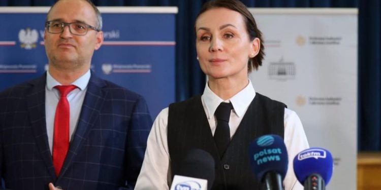 Przedstawiciele administracji podczas konferencji dotyczącej finansowania ochrony ludności i obiektów ochronnych na Pomorzu