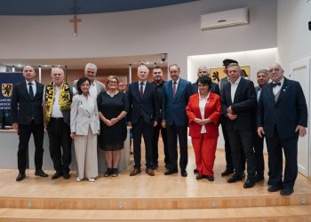 Radni Sejmiku Województwa Pomorskiego podczas posiedzenia w sprawie ustanowienia Narodowego Dnia Zaślubin Polski z Morzem